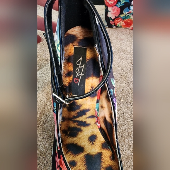 Iron fist floral skull wedge - Picture 4 of 4